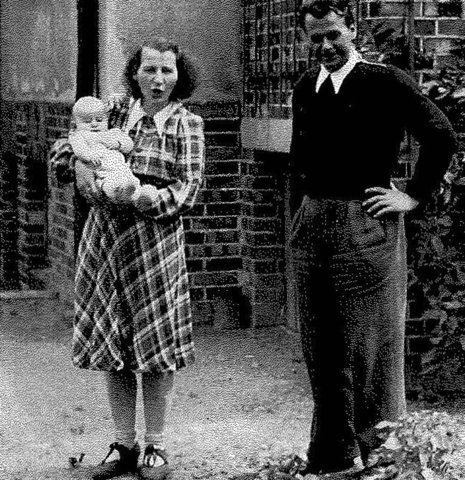 Mit seiner Frau Rosemarie und dem ältesten Sohn André 1949 in Dresden.