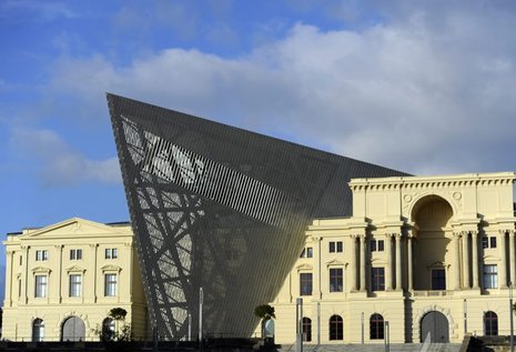 Daniel Libeskind machte aus dem Dresdner Museum ein architektonisches Erlebnis. Dokumentiert werden Alltag und Schrecken von Krieg und Gewalt.