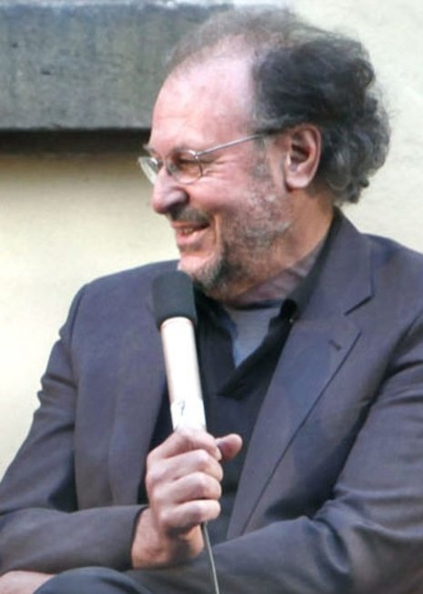 Jürgen Wertheimer, geb. 1947 in München, ist Professor für Neuere Deutsche Literaturwissenschaft und Komparistik an der Universität Tübingen.