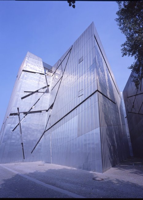 Kantig, kühl, spektakulär: das Jüdische Museum Berlin