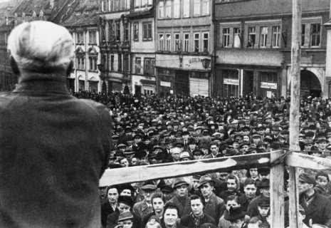Wilhelm Pieck spricht in Gotha zur Vereinigung von KPD und SPD, 7. 4. 1946