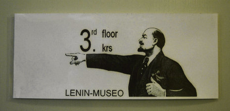 Zu Lenin bitte immer geradeaus und dann in den dritten Stock.