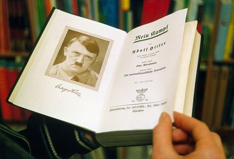 »Mein Kampf« entstand Mitte der 1920er Jahre und gilt als das politische Grundlagenwerk von Adolf Hitler.