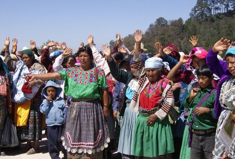 Frauen aus Sipakapa grüßen Leser und Leserinnen von »nueva alemania« (neues deutschland)