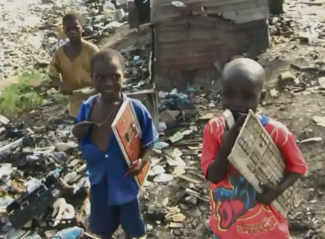 Eine Dokumentation von »Die Presse« zeigt die größte Elektroschrotthalde Afrikas im ghanaischen Agbobloshie, einer Müllkippe in der Hauptstadt Accra.