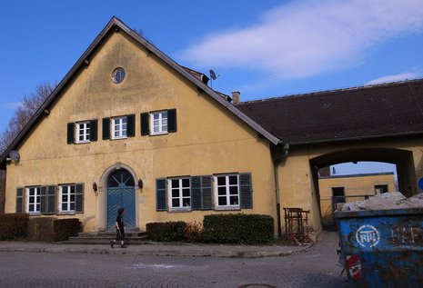Das Hauptgebäude des früheren Kräutergartens: Über die künftige Nutzung wird in Dachau wird Anfang Juni beraten.