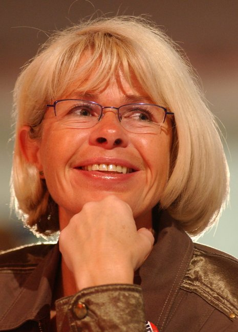 Angelika Gramkow ist Mitglied des Parteivorstandes der LINKEN und Oberbürgermeisterin der Stadt Schwerin.