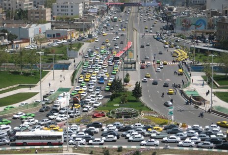 Verkehrshölle im Süden Teherans  Fotos: Hannes Hofbauer