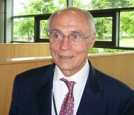 Der Ökonom Eduardo Matarazzo Suplicy (geb. 1941) ist Senator des Bundesstaates São Paulo und Mitglied der regierenden Arbeiterpartei (PT).