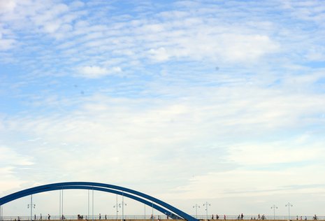 Die Brücke in Frankfurt an der Oder, die Deutschland mit Polen verbindet
