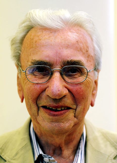Für seine Kinder schreibt der 84-Jährige gern und oft Geschichten aus seinem Leben.