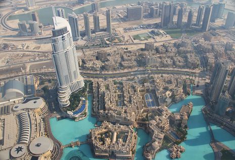 Dubai von der Aussichtsplattform des Burj Khalifa aus betrachtet.